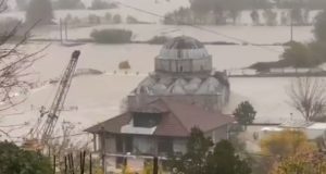 Αλβανία: Δύο νεκροί από πλημμύρες – Πατέρας και γιος παρασύρθηκαν…