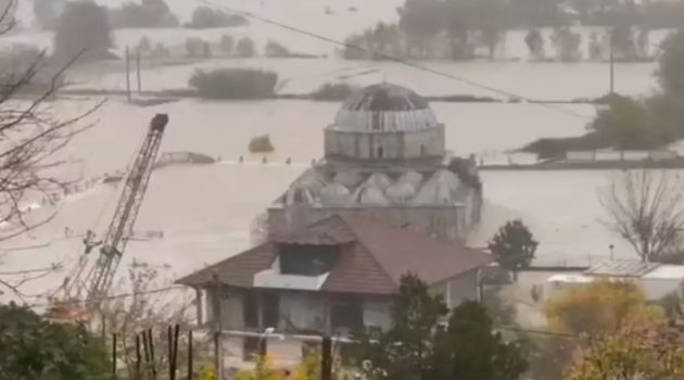 Αλβανία: Δύο νεκροί από πλημμύρες – Πατέρας και γιος παρασύρθηκαν από χείμαρρο