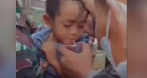 Ινδονησία: 6χρονος ανασύρθηκε ζωντανός μέσα από συντρίμμια δυο μέρες μετά…