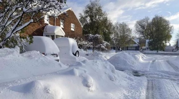 Ιστορική χιονοθύελλα στη Νέα Υόρκη: Στα δύο μέτρα το χιόνι – Δύο νεκροί, κλειστοί δρόμο (Videos)