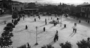 Αγρίνιο 1947: Σπάνιο «κλικ» από τη χιονισμένη Κεντρική Πλατεία (Photos)