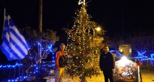 Άναψε το Χριστουγεννιάτικο δέντρο στη Σαργιάδα Αγρινίου (Photos)
