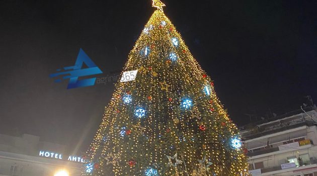 Αγρίνιο: Σε φαντασμαγορική ατμόσφαιρα η φωταγώγηση του Χριστουγεννιάτικου δέντρου (Videos – Photos)