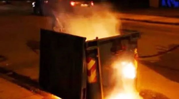 Αγρίνιο: Φωτιά σε δέκα κάδους – Οι πέντε κάηκαν ολοσχερώς