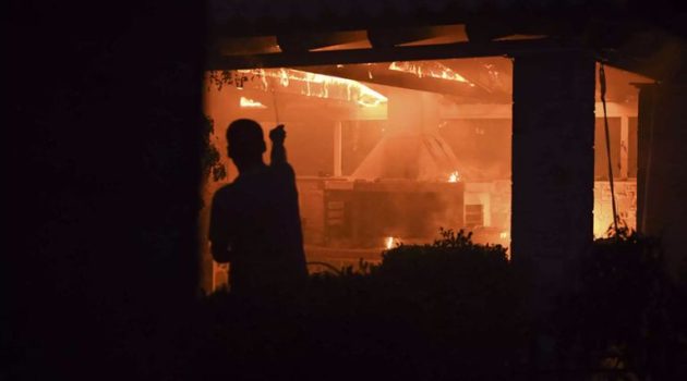 Κέρκυρα: Φωτιά κατέστρεψε ολοσχερώς σπίτι στους Δουκάδες – Γλίτωσαν τα χειρότερα οι ένοικοι