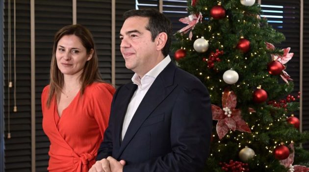 Χριστούγεννα 2022: Κεφαλλονίτικα Κάλαντα άκουσαν ο Αλέξης Τσίπρας και η Μπέτυ Μπαζιάνα