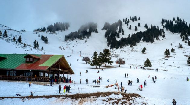 Καλάβρυτα: «Μακριά» τα «λευκά» Χριστούγεννα – Ανοίγει το σαλέ στο χιονοδρομικό, αλλά από χιόνια…