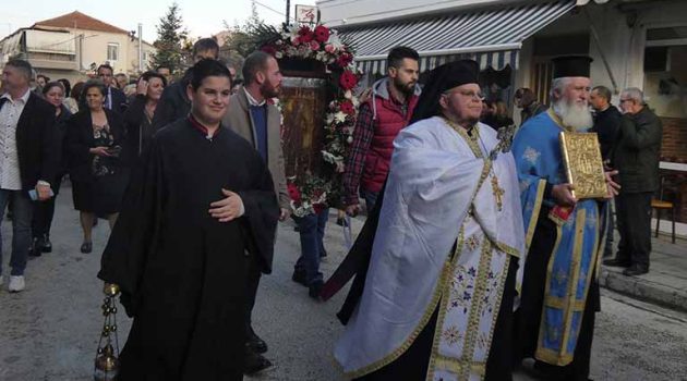 Καλύβια: Με μεγάλη λαμπρότητα η λιτάνευση της Ιερής Εικόνας του πολιούχου Αγίου Νικολάου (Photos)