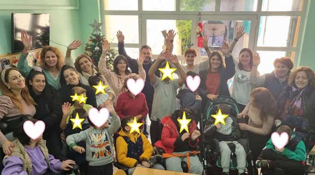 Αγρίνιο – Ειδικό Δημοτικό Σχολείο «Μαρία Δημάδη»: «Εστολίσαμε και φέτος το δεντράκι το φτωχό…» (Photos)