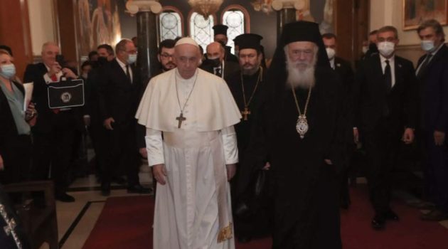 Ο Πάπας Φραγκίσκος δωρίζει στην Ελλάδα θραύσματα του Παρθενώνα που βρίσκονταν στο Βατικανό