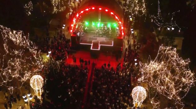 Η Αθήνα ανάβει το Χριστουγεννιάτικο δέντρο: Live από την Πλατεία Συντάγματος (Video)