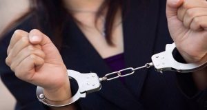 Γυναίκα συνελήφθη για πλαστογραφία στην Καστοριά και τη συνέλαβαν στην…