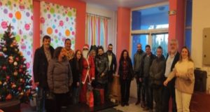 Αγρίνιο – Σχολείο Δεύτερης Ευκαιρίας: Χριστουγεννιάτικα δώρα αγάπης στο «Χαμόγελο…