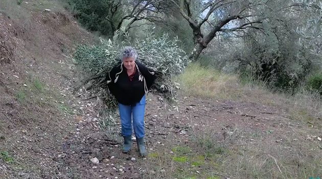 Η ζωή της κυρά-Θοδώρας σε ένα έρημο χωριό της Ευρυτανίας (Video)
