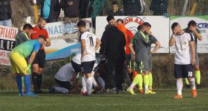 Σοβαρός τραυματισμός Ποδοσφαιριστή στον αγώνα Άρης Λεπενούς – Αμβρακικός Λουτρού…