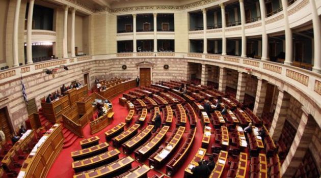 Υποκλοπές: Δείτε live τη «μάχη» των Πολιτικών Αρχηγών στη Βουλή
