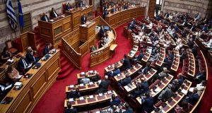 Βουλή: Live η συζήτηση για την πρόταση μομφής