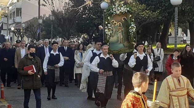 Με εκκλησιαστική λαμπρότητα τιμήθηκαν τα Άγια Θεοφάνεια στο Αγρίνιο (Photos)