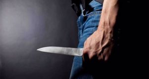 Αγρίνιο: 20χρονοι συνελήφθησαν για μαχαίρι και χασίς