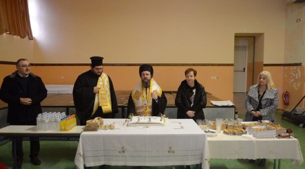 Επίσκεψη του Μητροπολίτη Δαμασκηνού στο Παπαστράτειο Γυμνάσιο Αγρινίου (Photos)