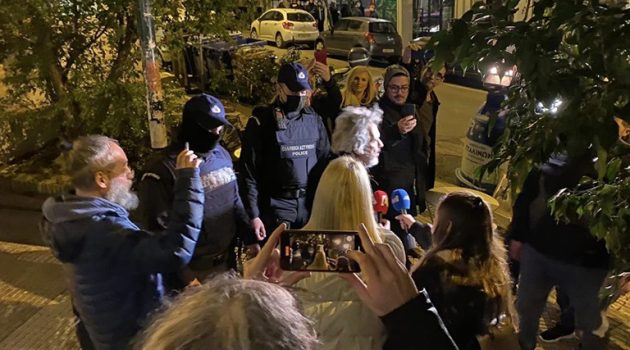 Πέτρος Τατσόπουλος: Τον συνέλαβαν σε εκδήλωση βιβλίου – Η στιγμή της σύλληψης (Videos – Photos)