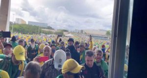 Βραζιλία: Εικόνες από την εισβολή των οπαδών του Μπολσονάρο στο…