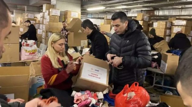Σεισμός στην Τουρκία: Ο Ανδρέας Πιστιόλης βοηθάει με τους ανθρώπους της Γαλατασαράι τους πληγέντες