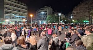 Ο Δήμος Αγρινίου γιόρτασε την Τσικνοπέμπτη στην Πλατεία Δημοκρατίας με το Γαϊτανάκι