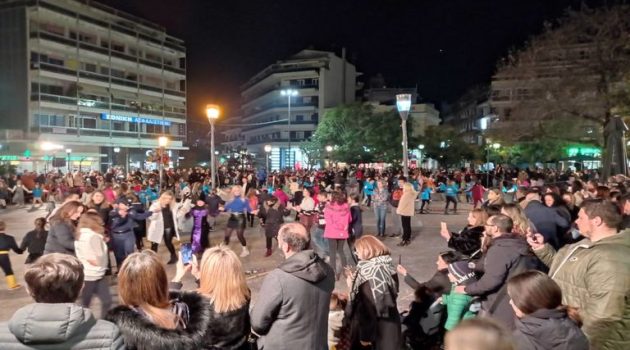 Ο Δήμος Αγρινίου γιόρτασε την Τσικνοπέμπτη στην Πλατεία Δημοκρατίας με το Γαϊτανάκι