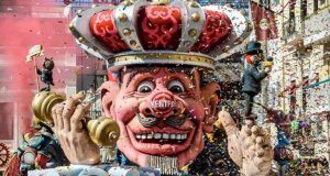 Πάτρα: Live η Μεγάλη Καρναβαλική Παρέλαση (Video)