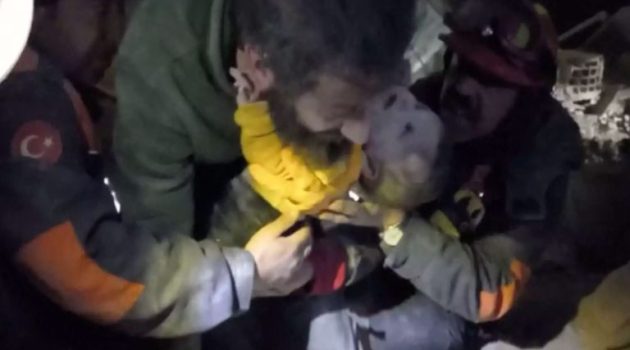 Τουρκία: Έσωσαν τη μικρή Ελένη ύστερα από 68 ώρες – Ελπίδα στα συντρίμμια (Videos)