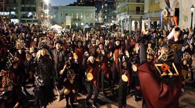 Πατρινό Καρναβάλι 2023: Δείτε live τη Νυχτερινή Ποδαράτη Παρέλαση