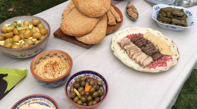 Σαρακοστή: Aκριβότερο φέτος το παραδοσιακό τραπέζι της Kαθαρά Δευτέρας