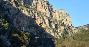 Το ανάγλυφο των βράχων της Κλεισούρας με απογευματινό φωτισμό (Photos)