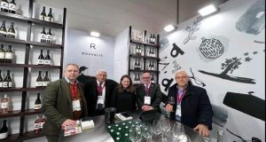 Π.Δ.Ε. – Έκθεση ProWein: Τα προϊόντα της Ολυμπιακής Γης άφησαν…