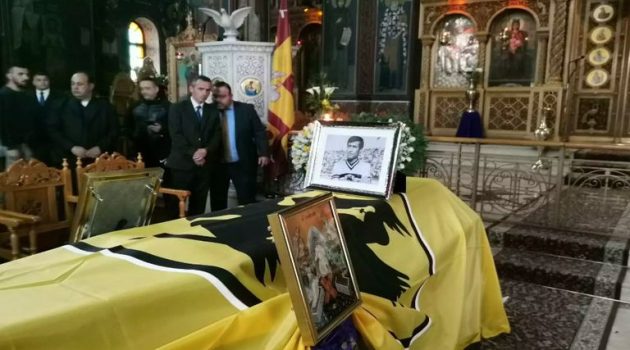 Μίμης Παπαϊωάννου: Σε λαϊκό προσκύνημα η σορός του θρύλου της Α.Ε.Κ. (Video – Photos)