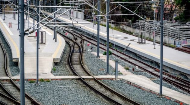Σταματούν την απεργία σε Ο.Σ.Ε. και Προαστιακό οι Σιδηροδρομικοί – Η συνάντηση με τον Γεραπετρίτη