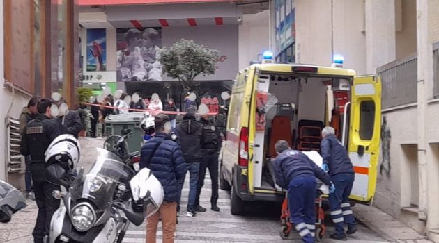Νέα τραγωδία στο Αγρίνιο: «Βουτιά» θανάτου για άνδρα από πολυκατοικία στο κέντρο (Photos)