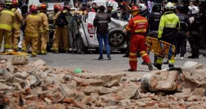 Σεισμός 6,7 Ρίχτερ στον Ισημερινό: Κατέρρευσαν κτίρια – Η στιγμή…
