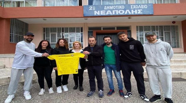 Στελέχη και Ποδοσφαιριστές του Παναιτωλικού στο 2ο Δημοτικό Σχολείο Νεάπολης Αγρινίου (Photos)