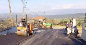 Ασφαλτοστρώσεις στην Κομπωτή | Γ. Αποστολάκης: «Οι κάτοικοι θα κυκλοφορούν…