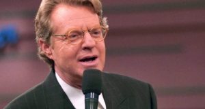 Πέθανε ο θρυλικός παρουσιαστής Jerry Springer (Videos)