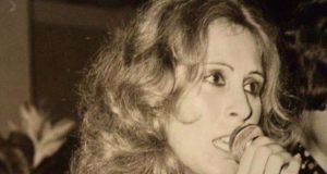 Θλίψη στον καλλιτεχνικό χώρο: Πέθανε η σπουδαία τραγουδίστρια Ρένα Κουμιώτη…