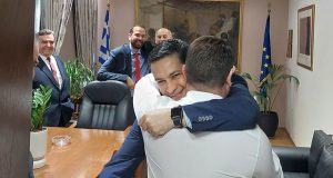 Εγκάρδια υποδοχή του Νίκου Χαρδαλιά στο Δημαρχείο Αγρινίου (Photos)