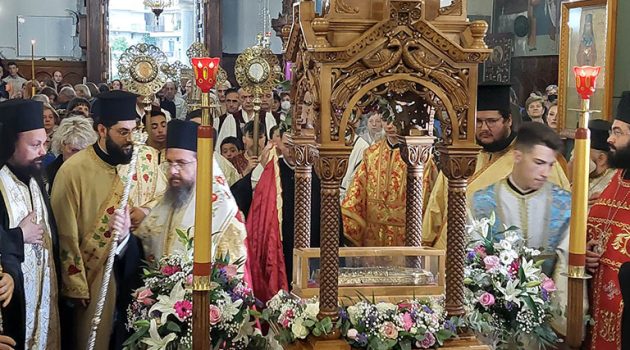 Ι.Ν. Αγίας Τριάδος Αγρινίου: Με κατάνυξη και συγκίνηση η Υποδοχή του Ιερού Λειψάνου του Αγίου Νεκταρίου (Videos – Photos)