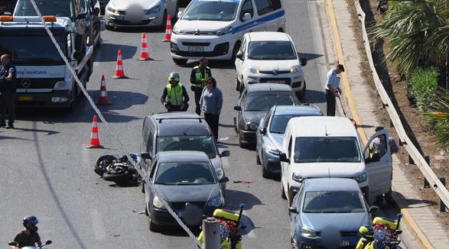 Τροχαίο με έναν νεκρό στην Παραλιακή – Μηχανή συγκρούστηκε με επτά αυτοκίνητα