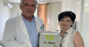 Φαρμάκης και Σαλμά δώρισαν απινιδωτή στο Κέντρο Υγείας Αγρινίου (Photos)