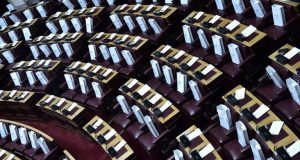 Ανατροπή με τις Έδρες στη Βουλή