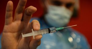 H BioNTech αντιμέτωπη με αγωγές για παρενέργειες του εμβολίου –…