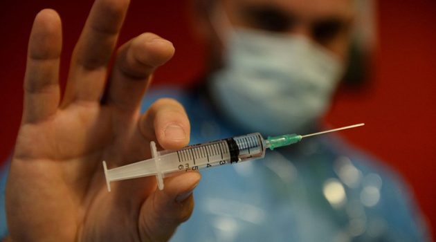 H BioNTech αντιμέτωπη με αγωγές για παρενέργειες του εμβολίου – Ξεκινά η πρώτη δίκη στη Γερμανία